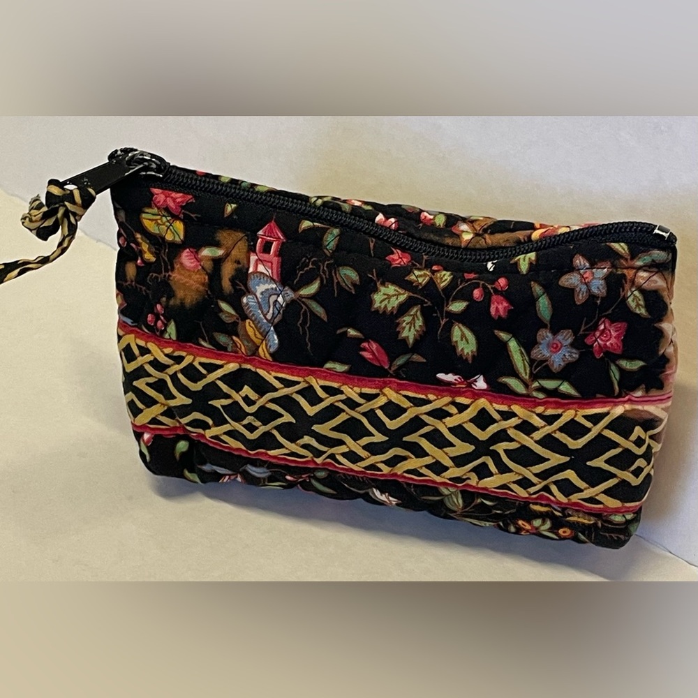 Vera Bradley Floral Quilted Women's cosmetic Bag in retired Ming pattern